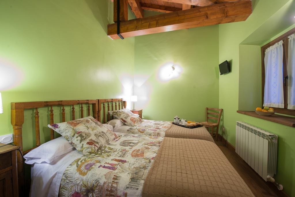 Ekolanda Guest House Esnoz Rom bilde